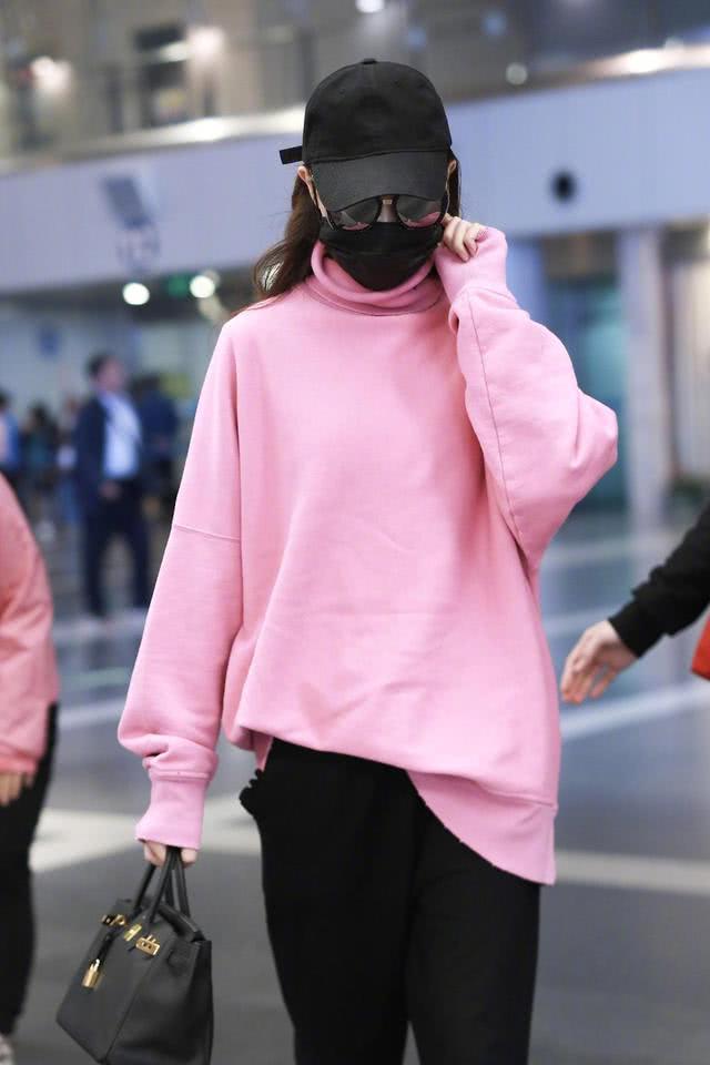 唐嫣穿薄荷绿色卫衣白色鞋,唐嫣爱马仕包包多少钱