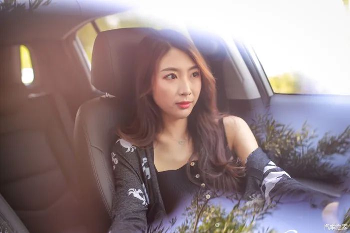 走稳重路线,北京现代ix35路上行驶视频