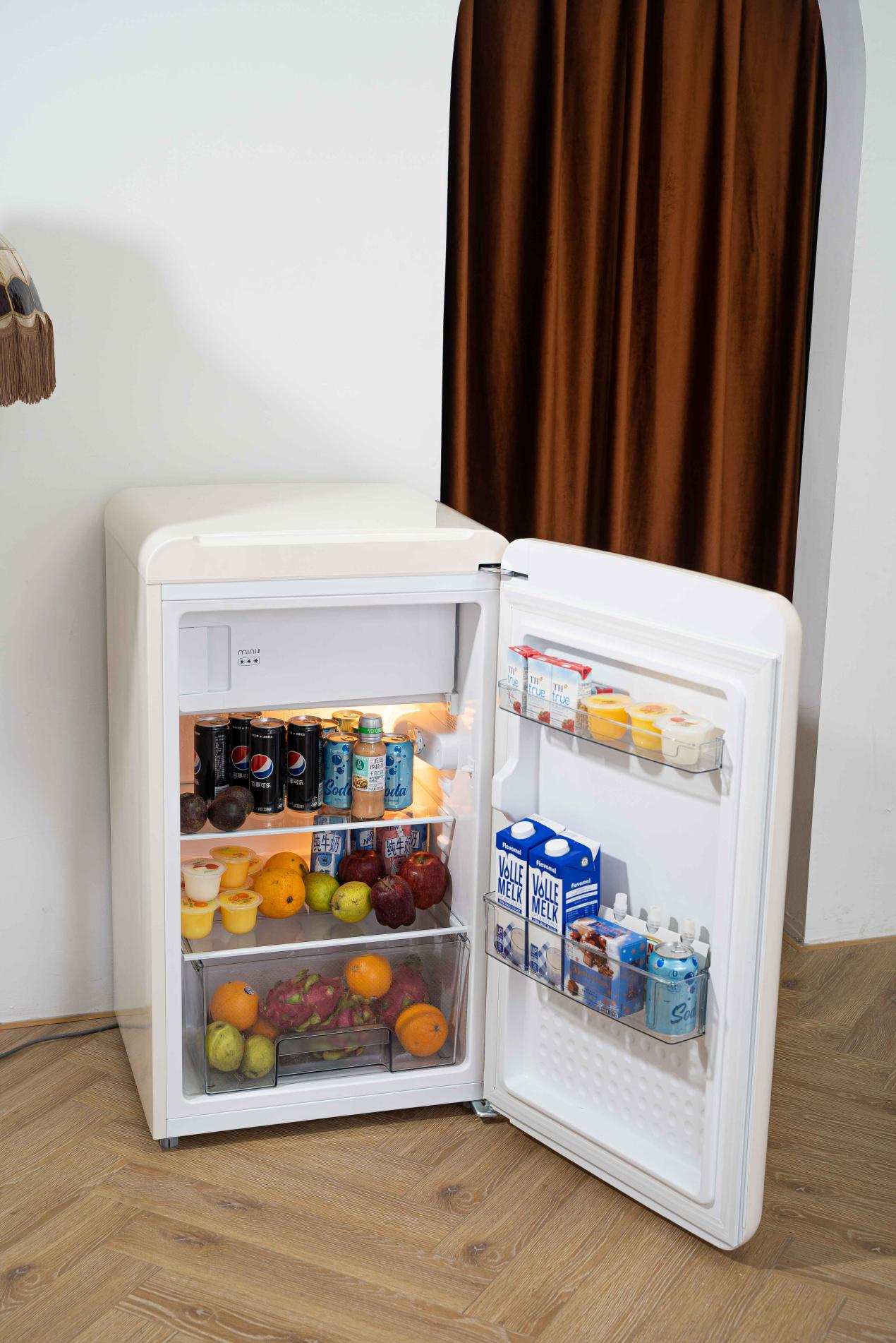 真的是太后悔了,现在才用上独居神器小吉复古冰箱