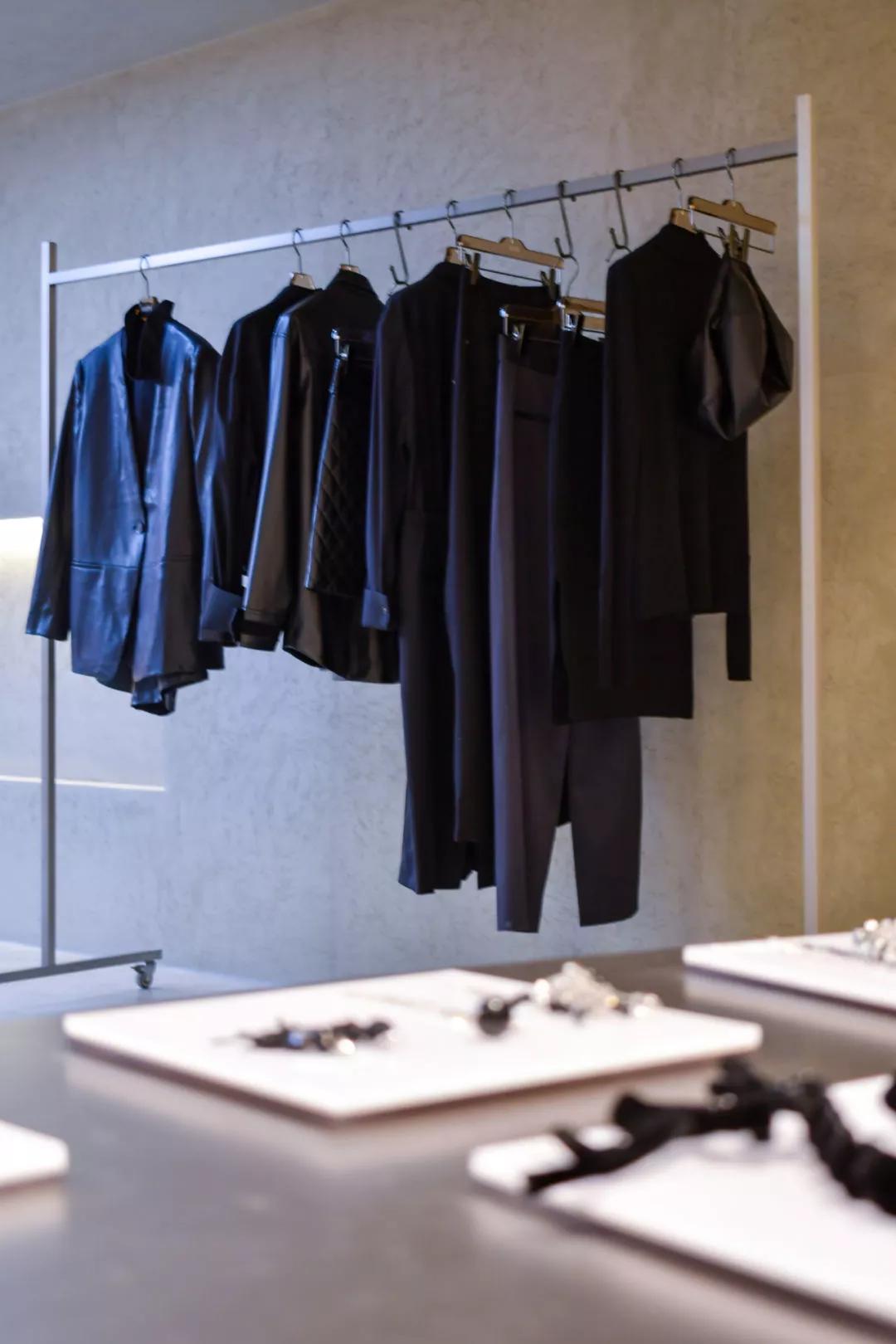 乌鲁木齐买手店有多酷？潮流搭配师坐镇，内藏咖啡吧，一秒出片