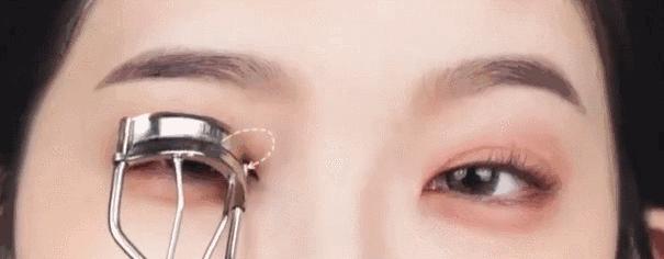 嫁接睫毛睫毛稀疏怎么变浓密,睫毛短小稀疏接什么样的睫毛