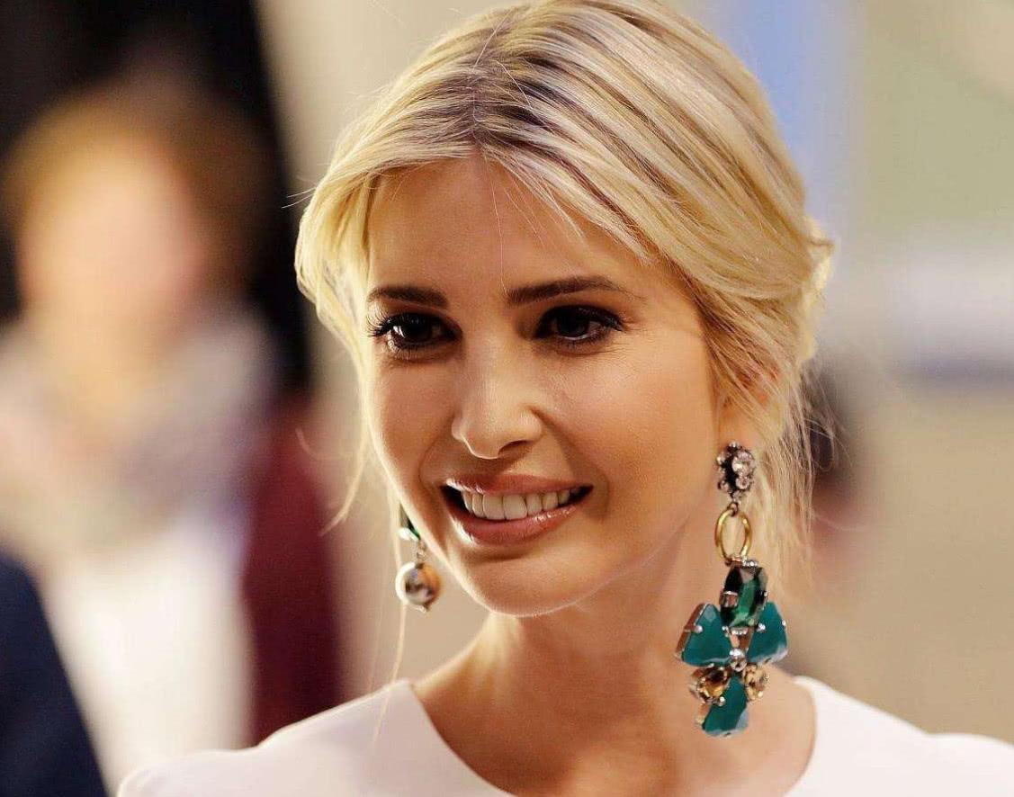 女孩写了30万字小说被爸爸撕掉,女孩写了30万字小说被父亲撕掉