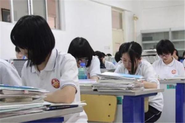 初中生熬夜写作业该怎么解决,初中生晚上怎么高效写作业