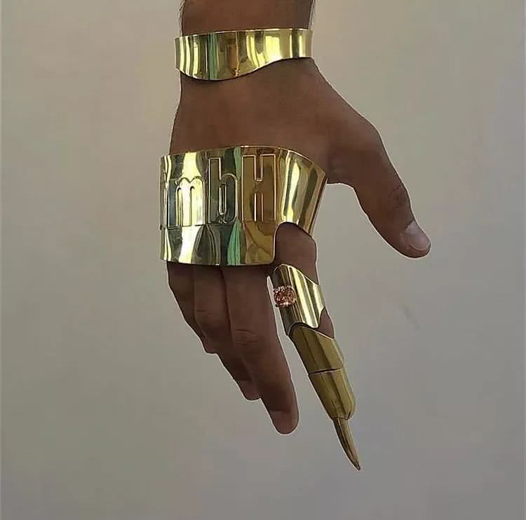 比起Ambush处了什么“对象”,我更关心这些小众配饰品牌何时上新