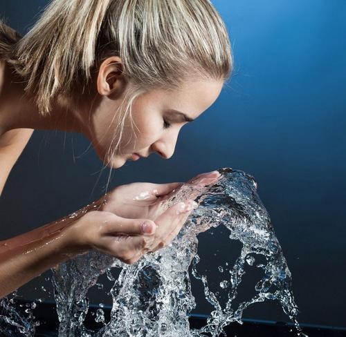 小米有品现价格屠夫，内嵌露娜1000元机芯，甩出100却还能找零！