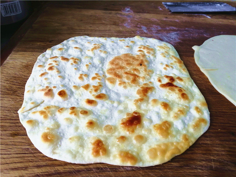 使用电饼铛烙饼不裂的技巧,电饼铛烙饼发硬的小窍门