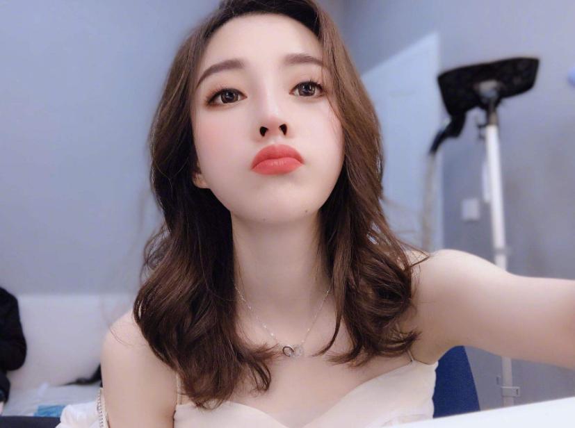 冯提莫公布新歌舞蹈,冯提莫左手手势舞