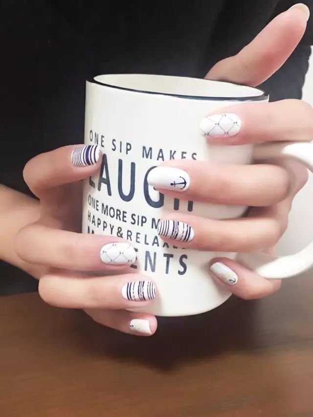 那些看起来很简单实际很难的美甲,有些人看起来很精致其实很穷