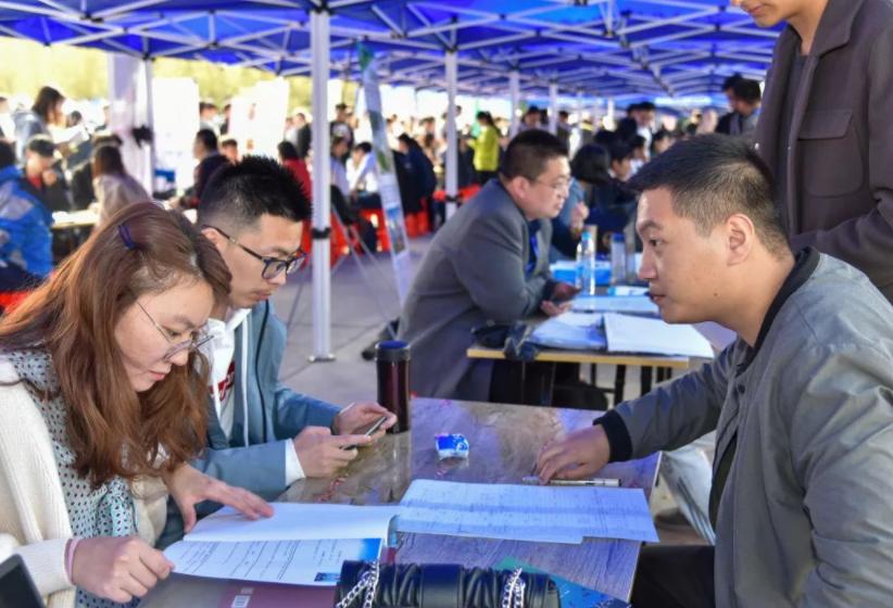 高等专科学校和职业学校哪个好,专科学校和职业技术学院哪个好