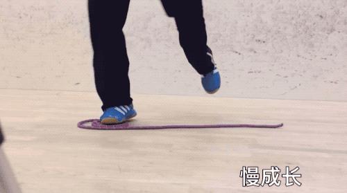 带着孩子可以在家做的运动,在家和孩子一起做的运动