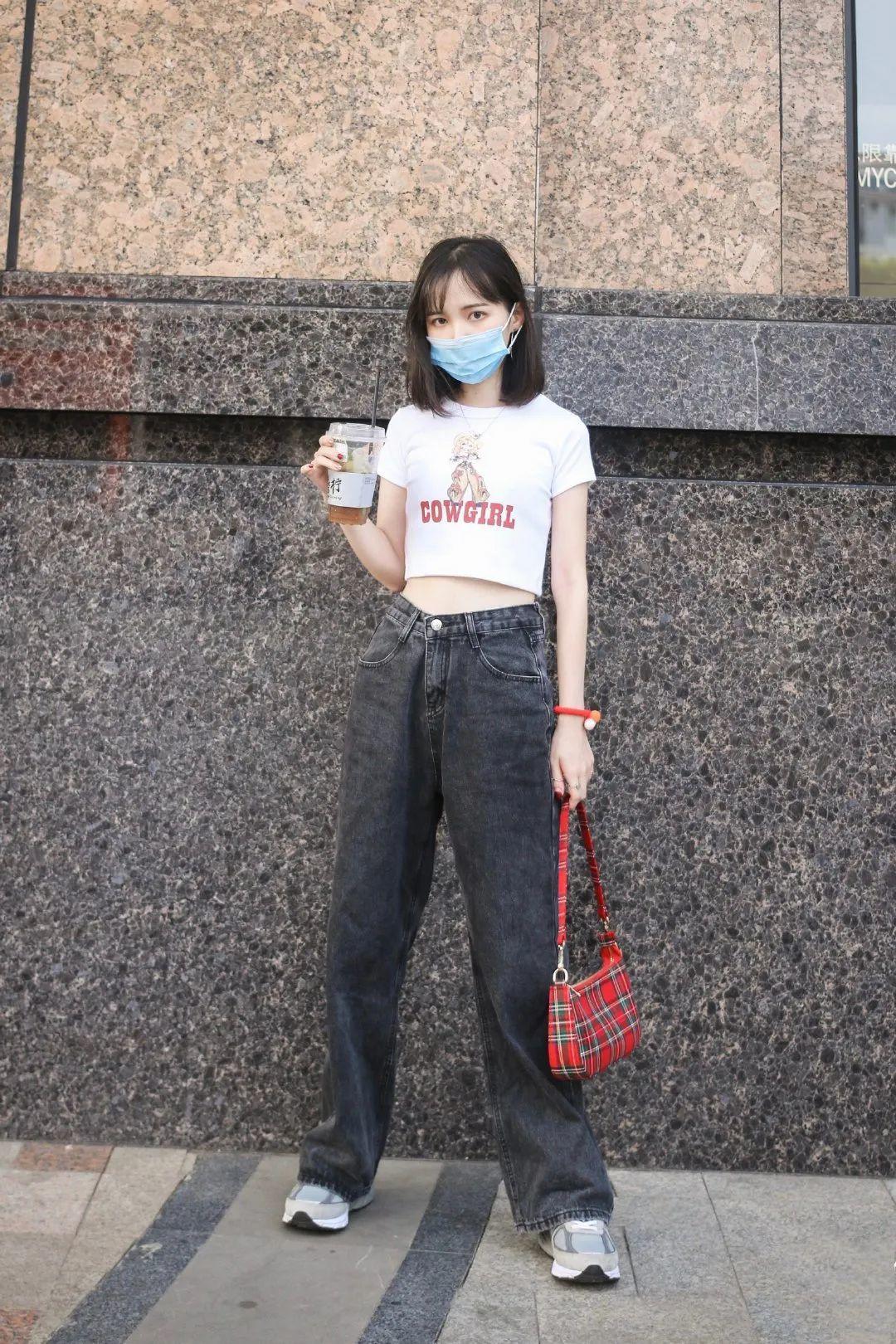 买百搭的衣服不撞款的t恤,春夏最值得穿的t恤