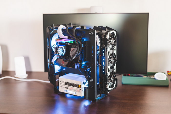 圣诞节前装一台白色雪花主机