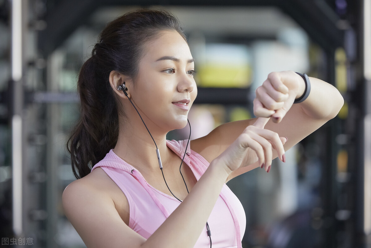 小巧轻便适合女生的一款蓝牙耳机,适合女孩子的蓝牙耳机测评