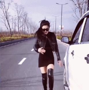 搞笑白色连衣裙视频,搞笑gif第356期