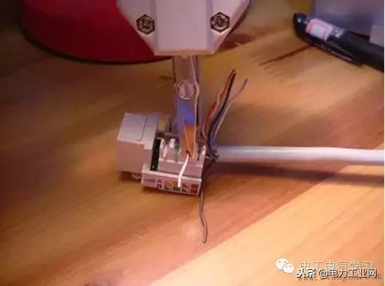 卧室轨道插座和网线插座怎么布局,电视信号插座及网线插座