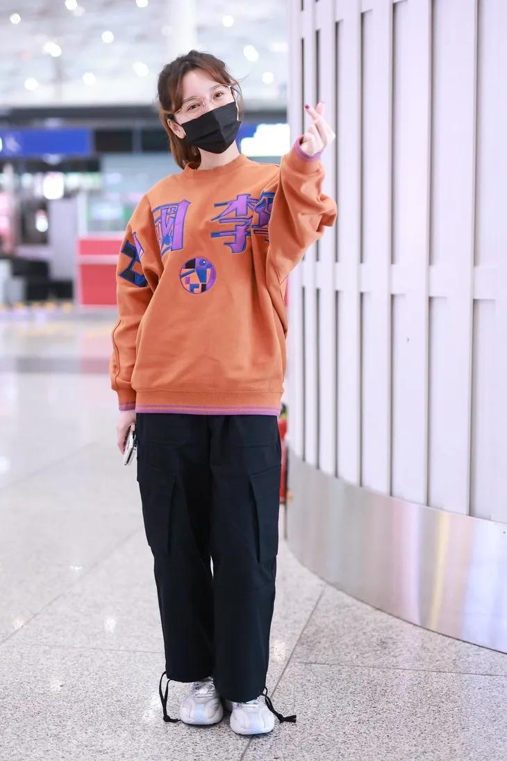 明星们脚上的球鞋，悄悄变贵了