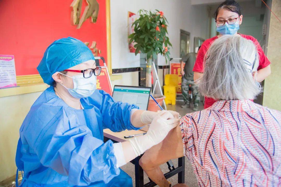 接种疫苗三天后会有哪些反应症状,接种疫苗后反应大是身体好还是差