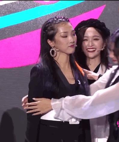 yamy时装周穿搭,yamy黑西装造型