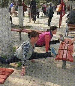 搞笑gif铁砂掌,铁砂掌传人一掌劈开十块砖头