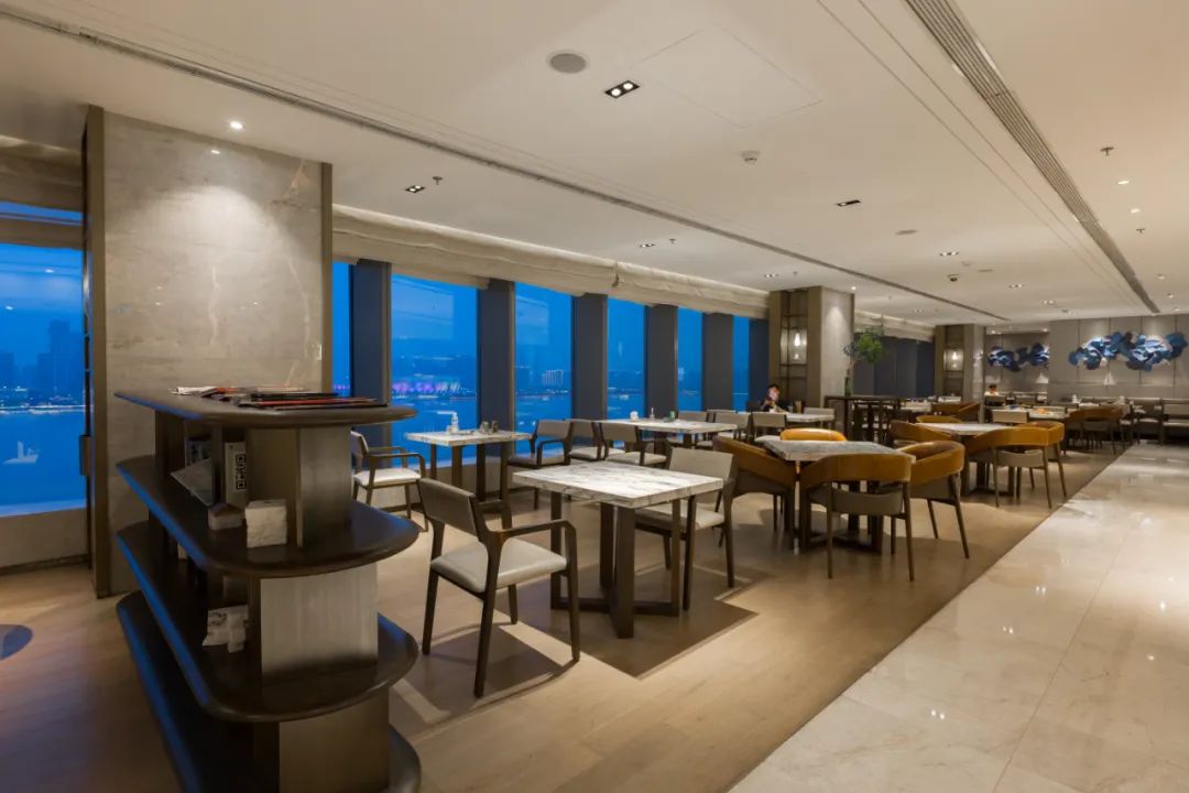 夜游盛世钱塘，赏绚烂灯光秀，打卡杭州钱江新城万豪酒店