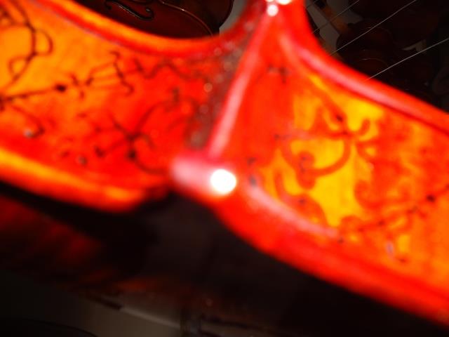 小提琴为什么声音很大,小提琴为什么会拉出噪音