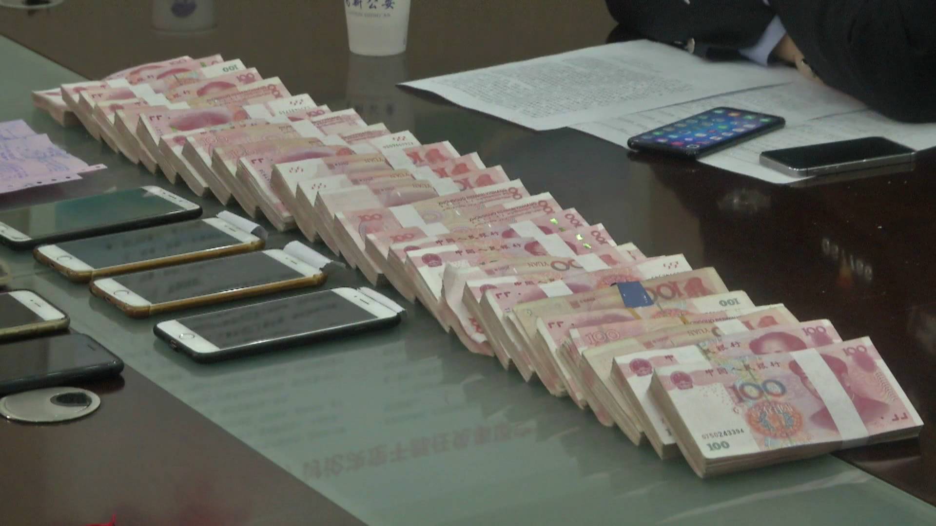 一个“张苗苗”和300人谈恋爱，收了40多万！为情所困，他后悔了