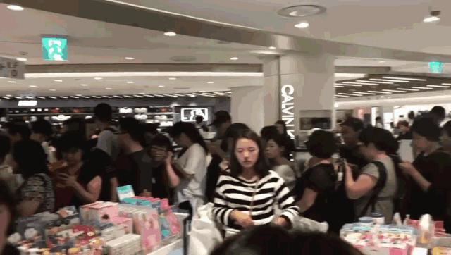 肖战采访练腿,肖战采访谈杨紫身材好