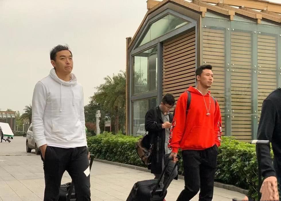 中国男足出征韩国球衣,中国男足参加世界杯预选赛的队服