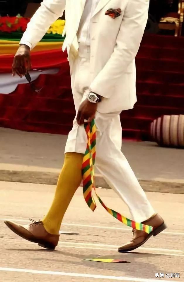 捡垃圾也要穿名牌,非洲贫民窟绅士精致起来有多野?