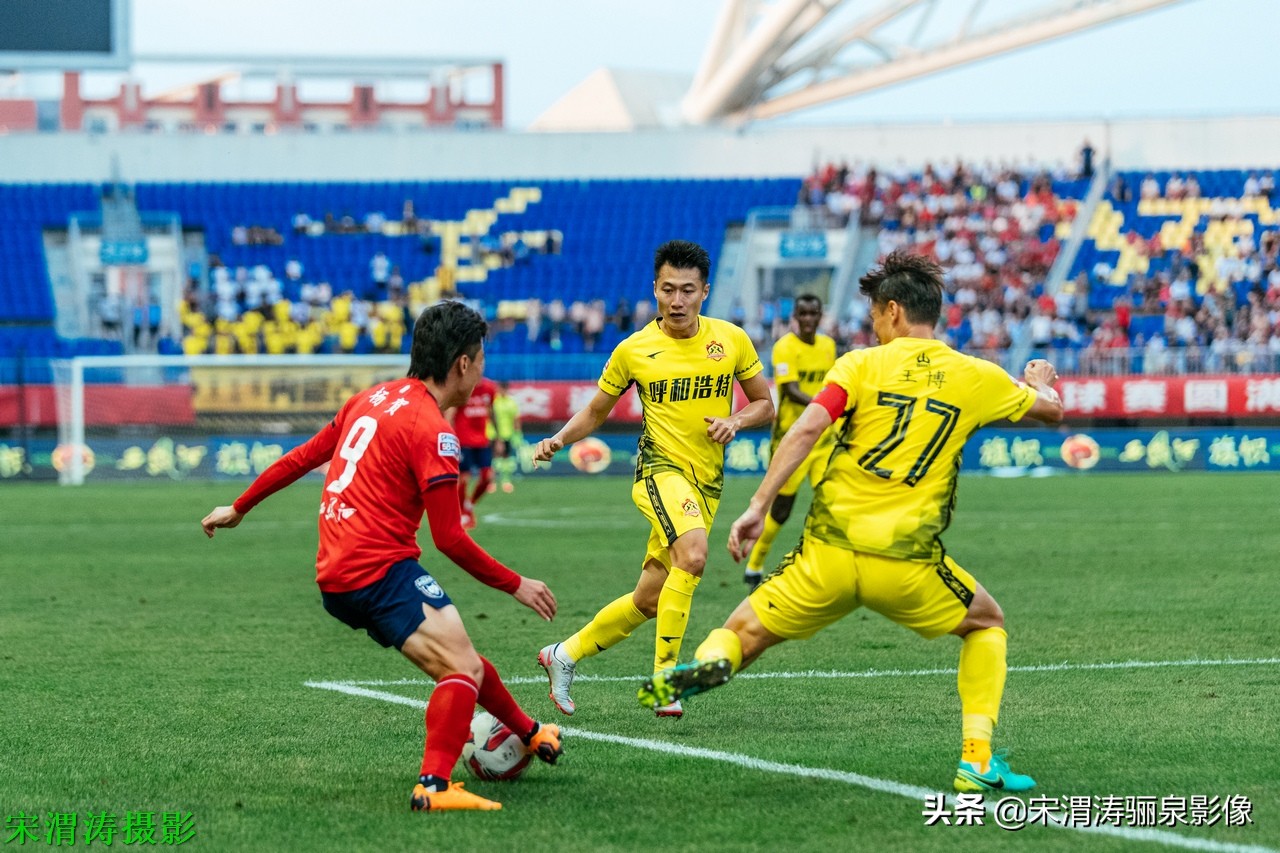 他有意识，脚下的控球和突破技术，任意球出色，左脚打门力量奇大