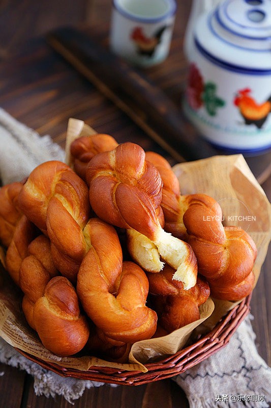酥脆的麻花怎么和面做,和麻花一样的面包