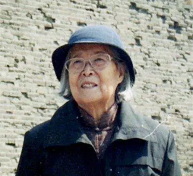 傅作义的女儿，曾为和平解放北平立下了大功，建国后结局怎样