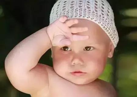 宝宝晒黄疸晒太阳晒伤了怎么办,宝宝晒太阳退黄疸视频