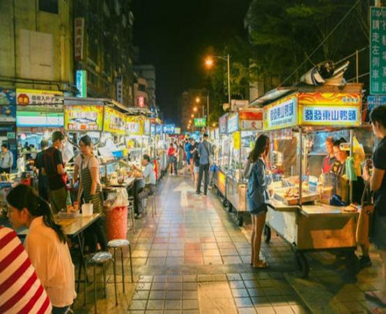 卤味江湖周黑鸭的瓶颈与反扑,周黑鸭绝味还有什么卤味