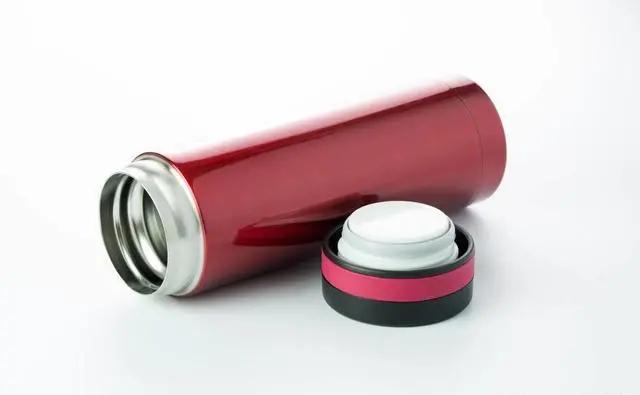 央视新闻保温杯变索命杯毒水,保温杯变索命杯毒水