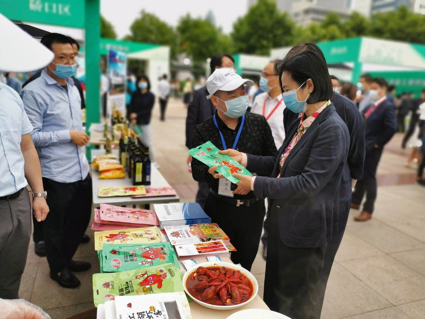 特别报道｜“江湖虾客”助力武汉：购慧康虾料，享汉味生活