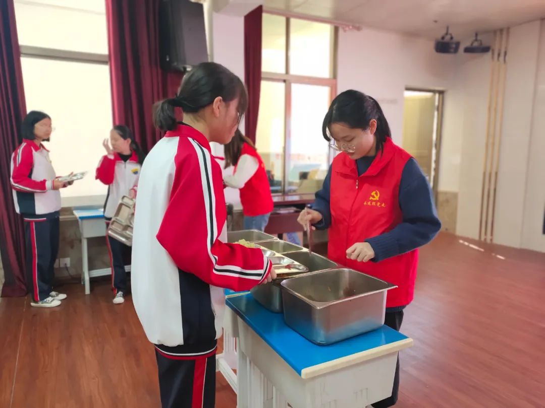 一粥一饭，当思来之不易——连江兴海学校“文明用餐，光盘行动”