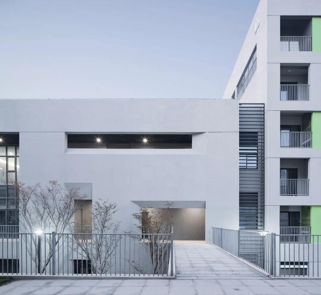 宁波杭州湾滨海小学后勤招聘,宁波杭州湾滨海小学学费