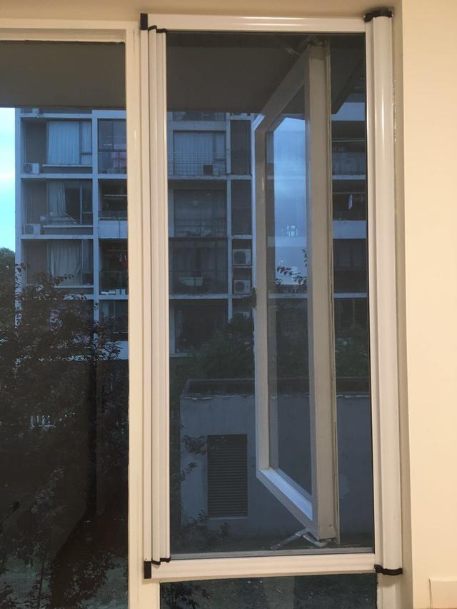 夏天防蚊虫用什么最合适?装纱窗纱门的学徒说了内幕,别再选错了