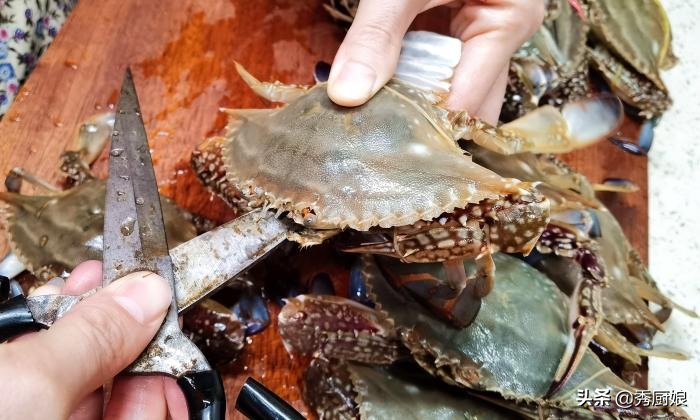 蒸螃蟹的正确蒸方法,蒸螃蟹不乱跑的技巧