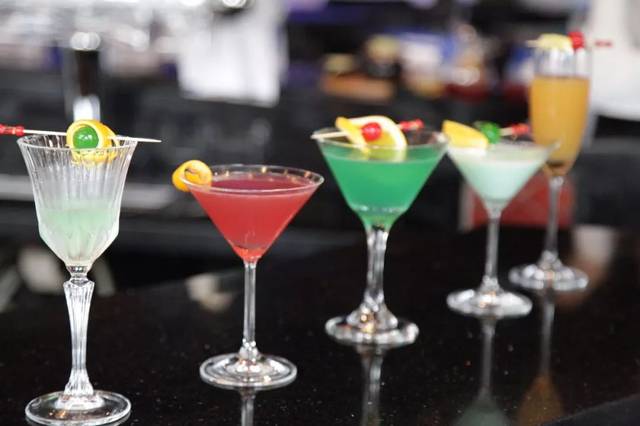 同是烈酒差别这么大？伏特加畅销全世界，白酒却只有中国人喝？