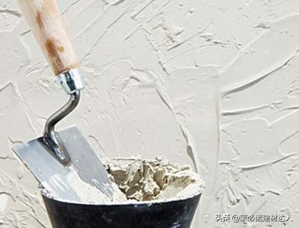 阳台墙面返潮起皮什么原因,墙面返潮变色起皮泛碱发霉