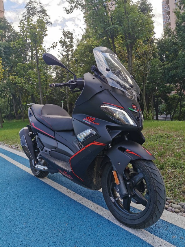 阿普利亚300srmax测评,阿普利亚150极速测试原声