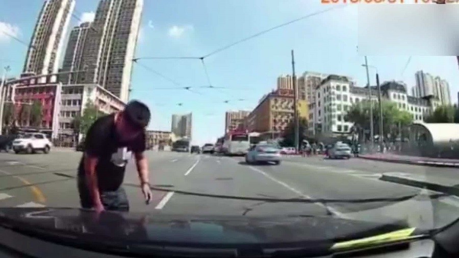 遇到碰瓷*党**讹钱怎么办？这位老司机的做法就真的很有效