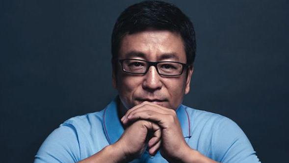 央视白岩松：被自杀拒天价死守央视，今又因国籍风波“败”给儿子