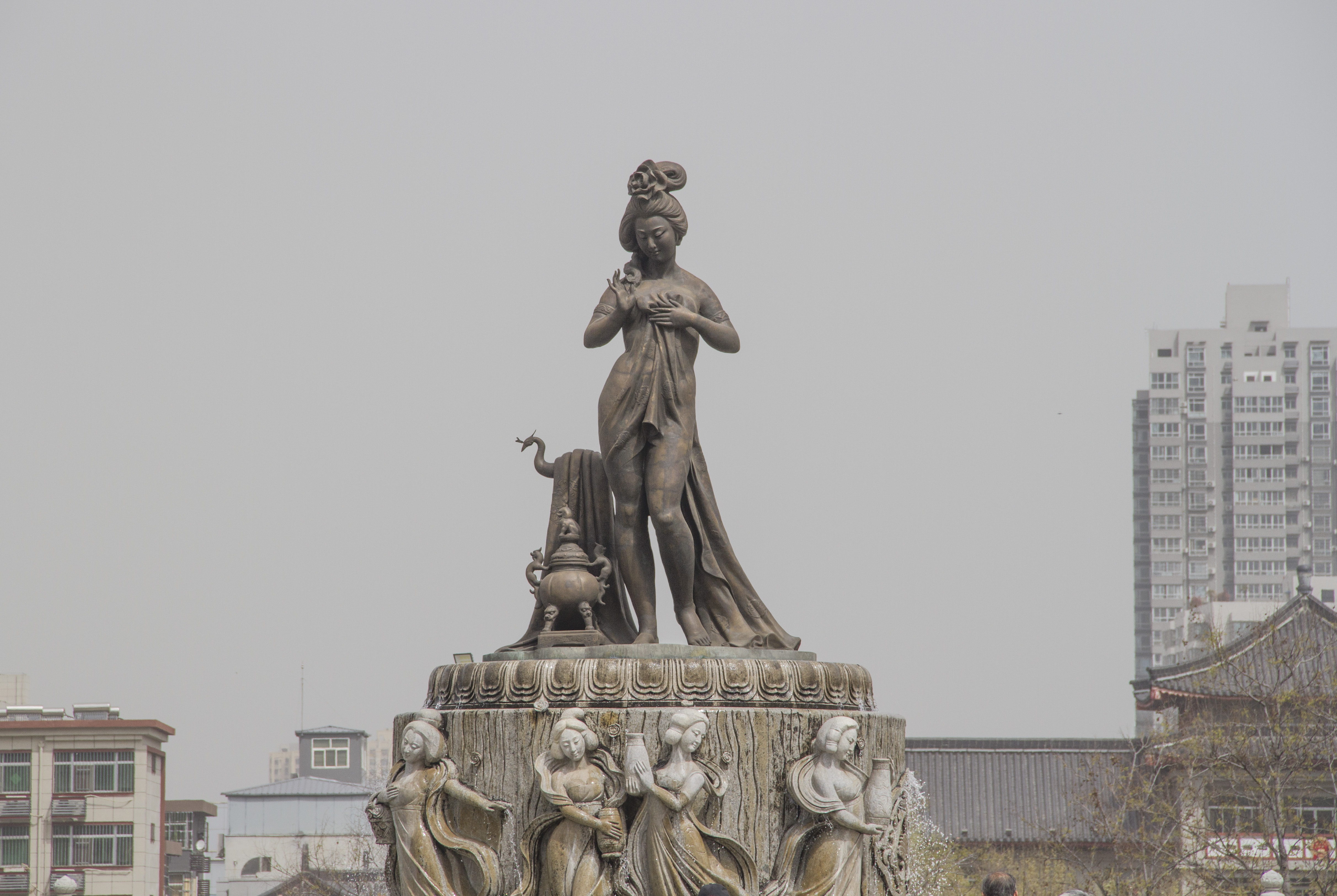 写杨贵妃华清池的诗,华清池赞美杨贵妃的诗