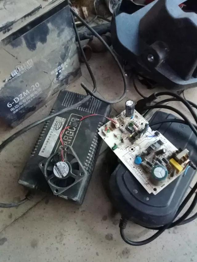 电动车充电先插电源还是先插车,电动车充电时先插电还是先插电源