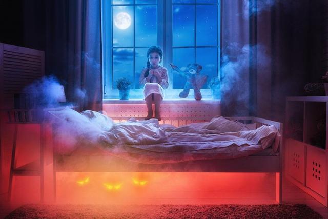 孩子怕黑不敢去客厅开灯,孩子害怕走夜路怎么办