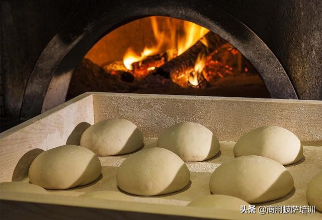 披萨做法家庭版冰箱冷藏发酵,自制披萨饼胚冷冻保存会硬吗