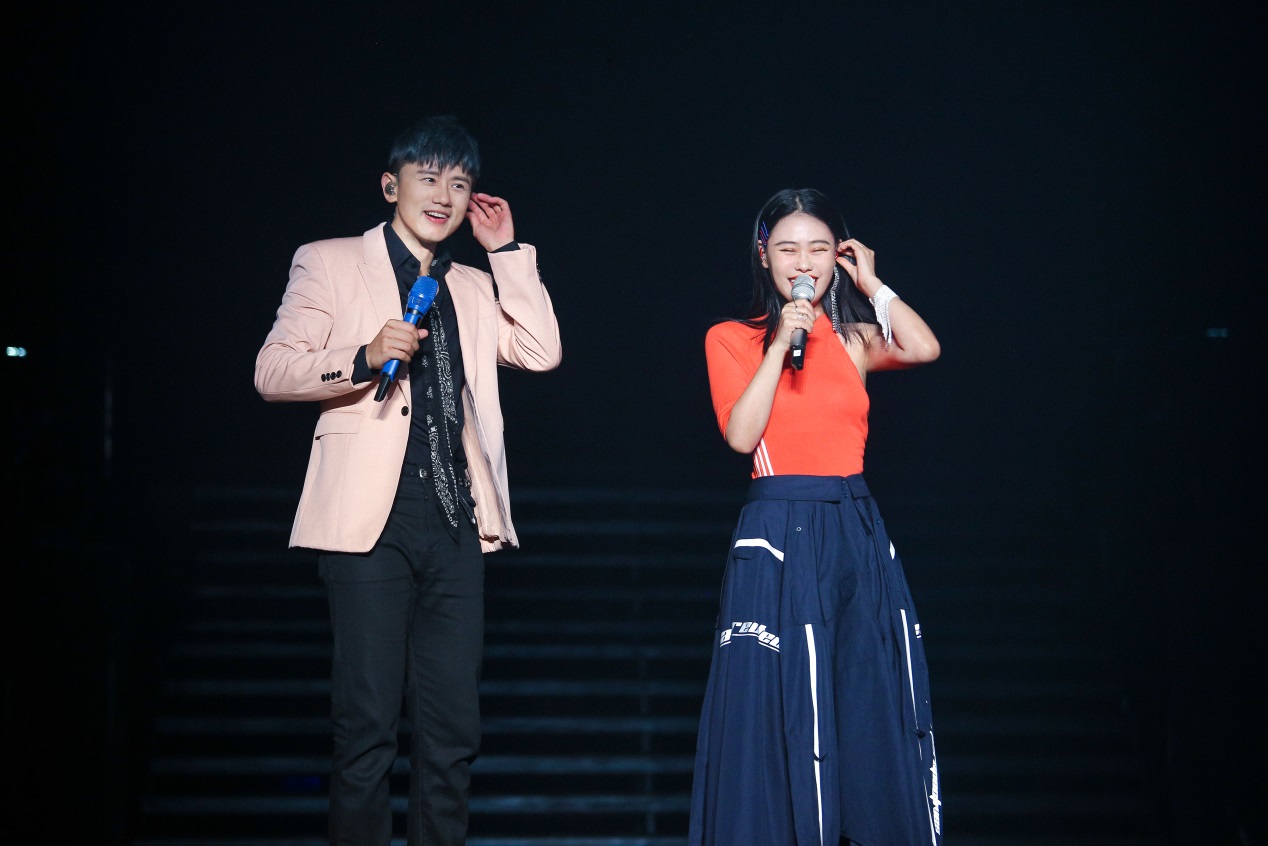 张杰成都演唱会听大型蹦迪现场,张杰演唱会上海站蹦迪现场完整版